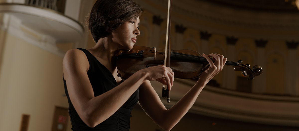 Woman playing the violin