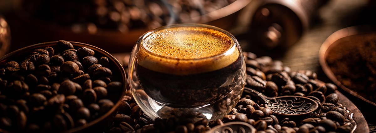Tasse de café et grains de café