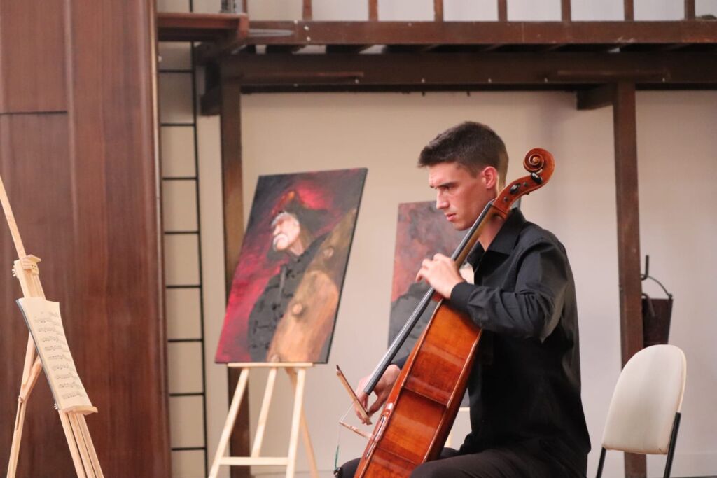Vlad Câmpean en concert au violoncelle